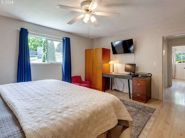 10210 Sw CRESTWOOD Ct, Beaverton, OR 97008