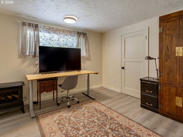 10210 Sw CRESTWOOD Ct, Beaverton, OR 97008