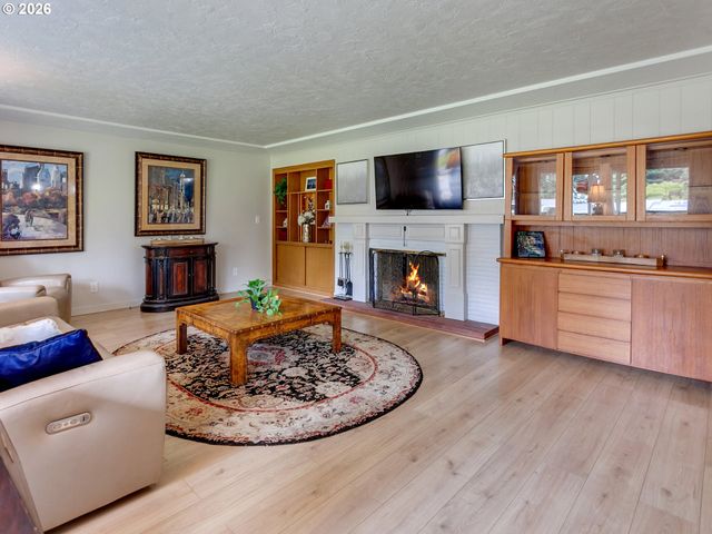 10210 Sw CRESTWOOD Ct, Beaverton, OR 97008