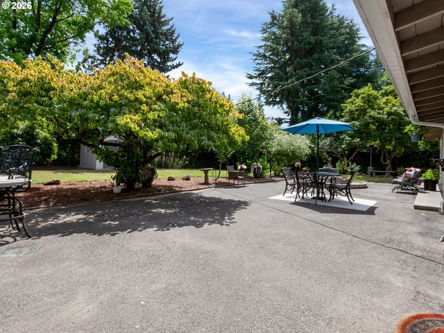 10210 Sw CRESTWOOD Ct, Beaverton, OR 97008