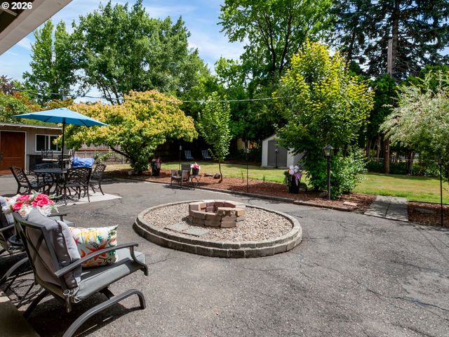 10210 Sw CRESTWOOD Ct, Beaverton, OR 97008