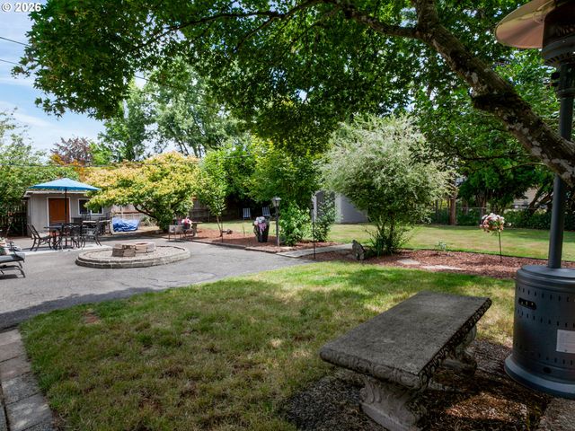 10210 Sw CRESTWOOD Ct, Beaverton, OR 97008
