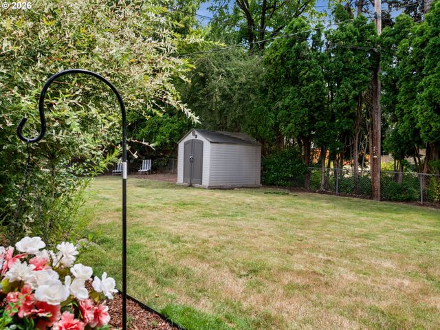 10210 Sw CRESTWOOD Ct, Beaverton, OR 97008
