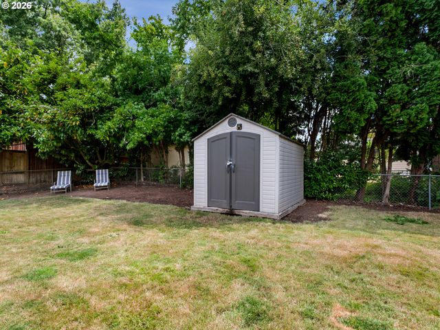 10210 Sw CRESTWOOD Ct, Beaverton, OR 97008