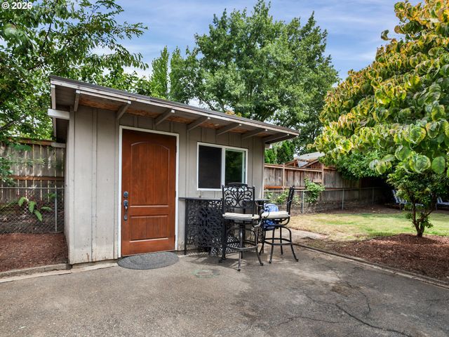 10210 Sw CRESTWOOD Ct, Beaverton, OR 97008
