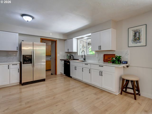 10210 Sw CRESTWOOD Ct, Beaverton, OR 97008