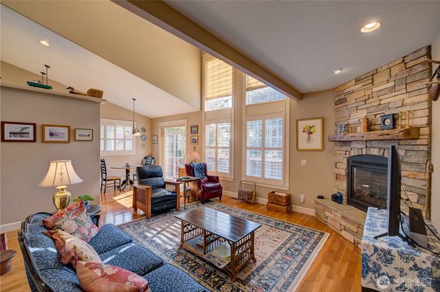 2611 Sea Crest Avenue N, Long Beach, WA 98631