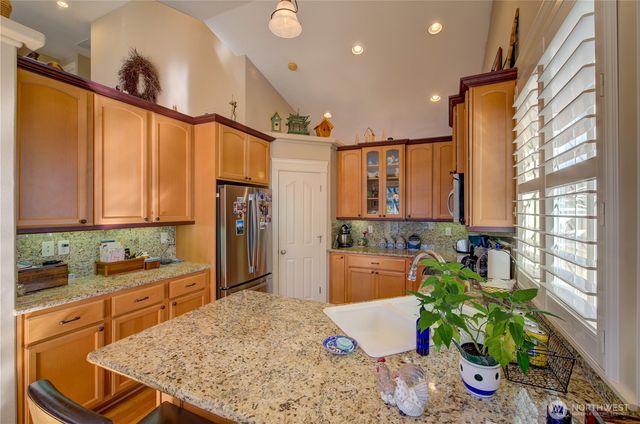 2611 Sea Crest Avenue N, Long Beach, WA 98631