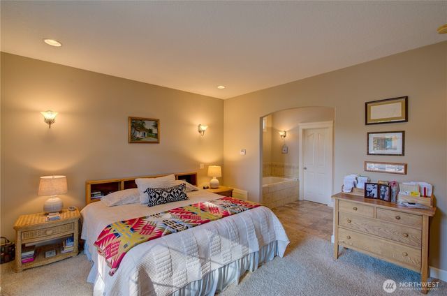 2611 Sea Crest Avenue N, Long Beach, WA 98631