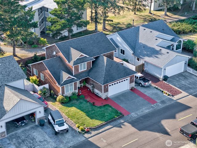 2611 Sea Crest Avenue N, Long Beach, WA 98631
