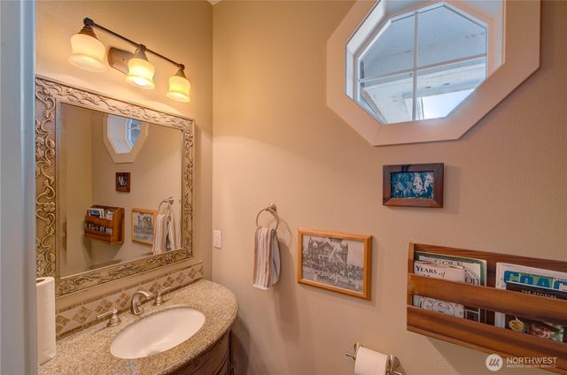 2611 Sea Crest Avenue N, Long Beach, WA 98631