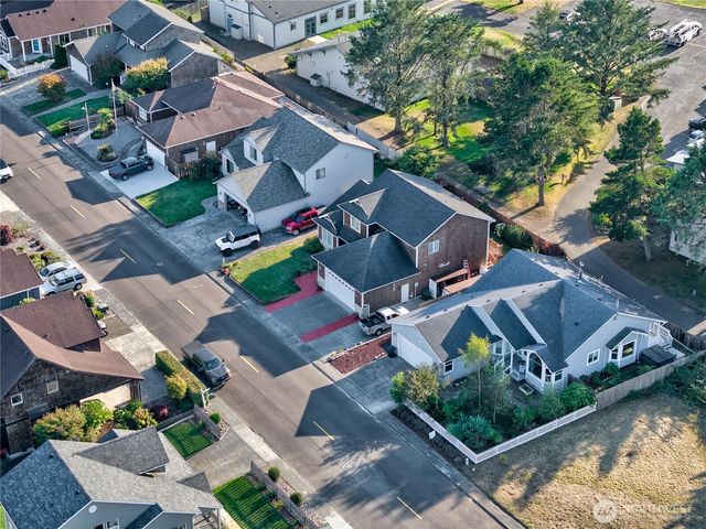 2611 Sea Crest Avenue N, Long Beach, WA 98631