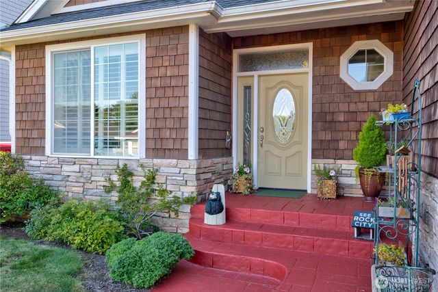 2611 Sea Crest Avenue N, Long Beach, WA 98631