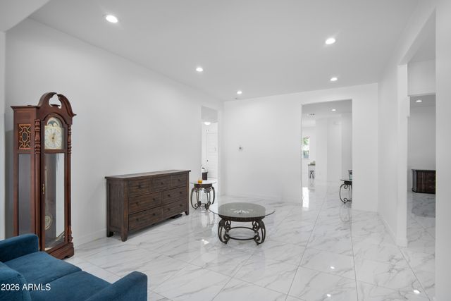 425 S HIDALGO Road, Chandler, AZ 85225