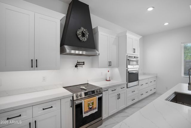 425 S HIDALGO Road, Chandler, AZ 85225