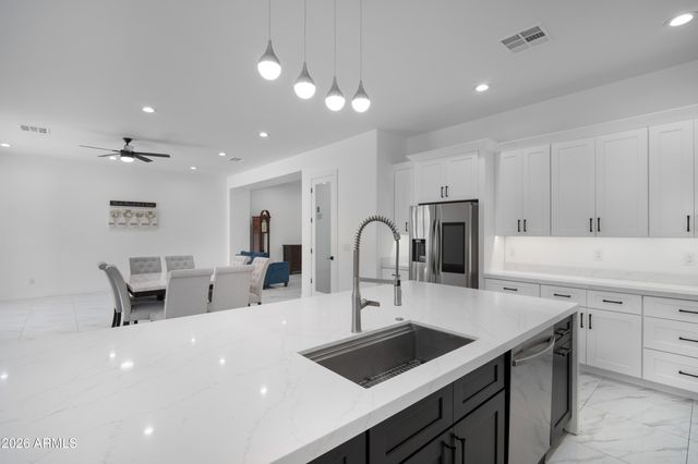 425 S HIDALGO Road, Chandler, AZ 85225