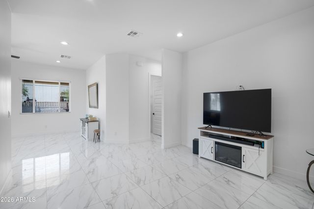 425 S HIDALGO Road, Chandler, AZ 85225