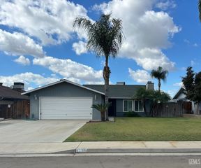 4109 Highland Hills Street, Bakersfield, CA 93308