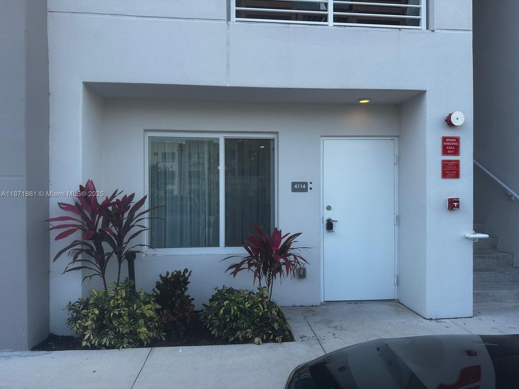 2505 NE 193rd St 4114, Miami, FL 33180