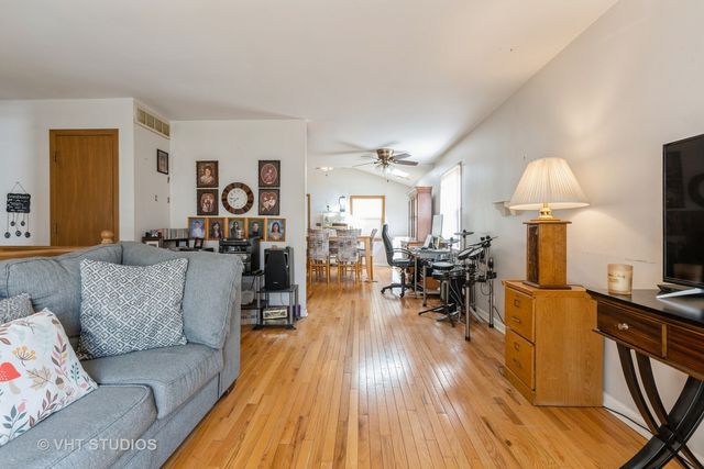 204 Healy Avenue, Romeoville, IL 60446