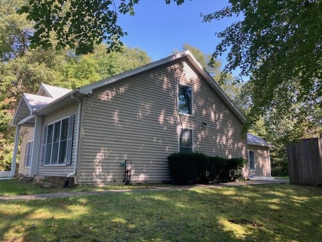 74 N Hatfield Rd, Hatfield, MA 01038