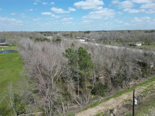 9715 Highway 321, Dayton, TX 77535