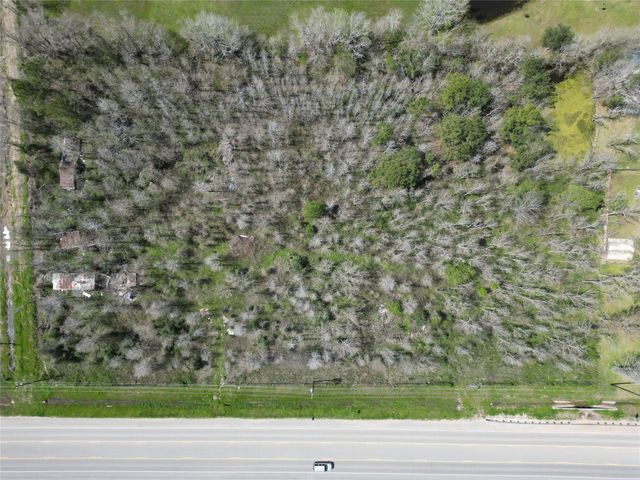 9715 Highway 321, Dayton, TX 77535