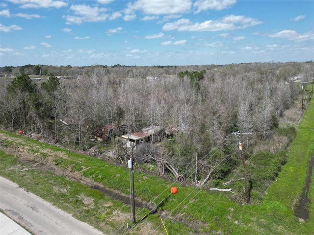 9715 Highway 321, Dayton, TX 77535