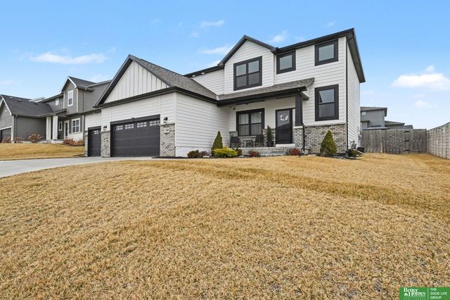 11004 Hardwood Drive, Papillion, NE 68046