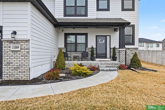 11004 Hardwood Drive, Papillion, NE 68046