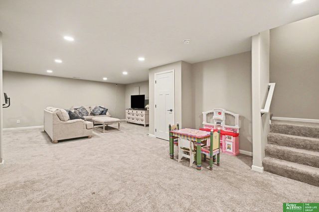 11004 Hardwood Drive, Papillion, NE 68046