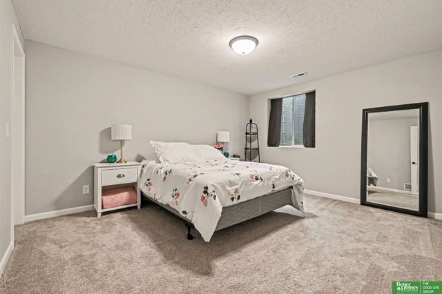 11004 Hardwood Drive, Papillion, NE 68046