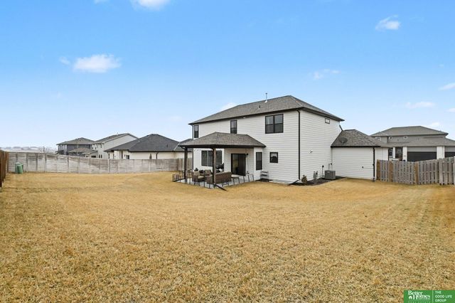 11004 Hardwood Drive, Papillion, NE 68046