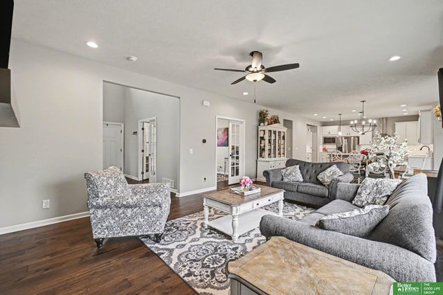 11004 Hardwood Drive, Papillion, NE 68046