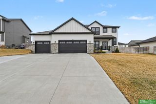 11004 Hardwood Drive, Papillion, NE 68046