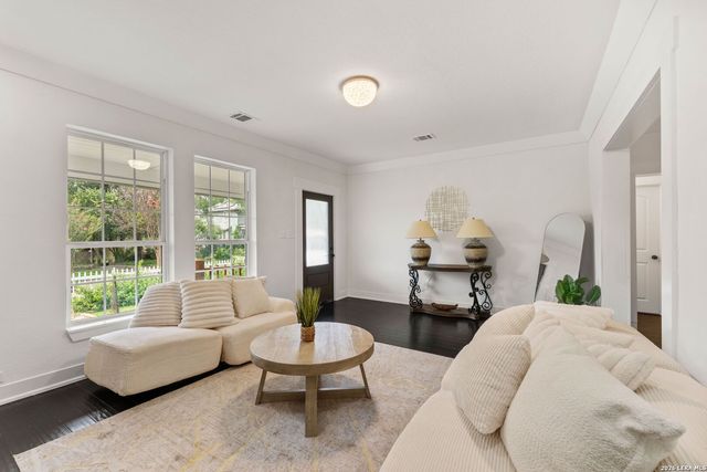 612 W Magnolia Ave, San Antonio, TX 78212