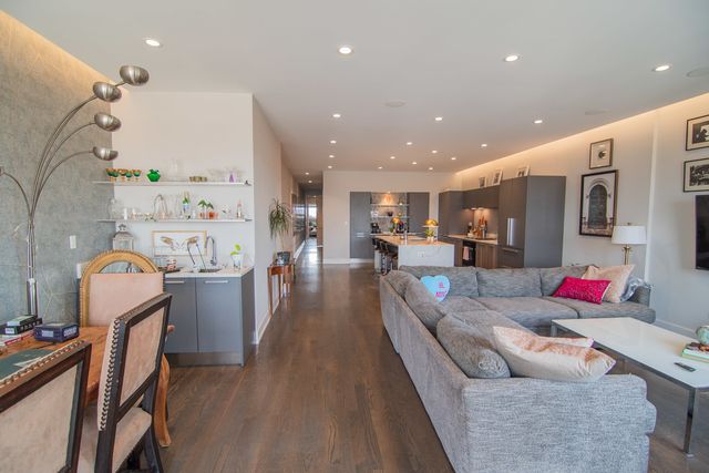 880 N Milwaukee Avenue 3S, Chicago, IL 60642