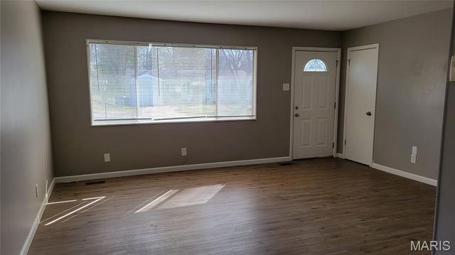 227 Meadowcrest Drive, Ferguson, MO 63135