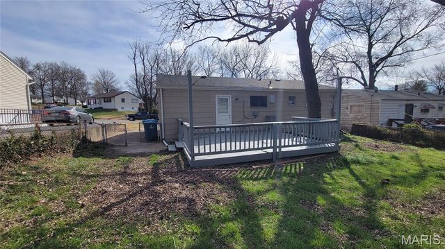 227 Meadowcrest Drive, Ferguson, MO 63135