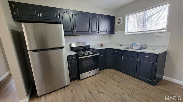 227 Meadowcrest Drive, Ferguson, MO 63135