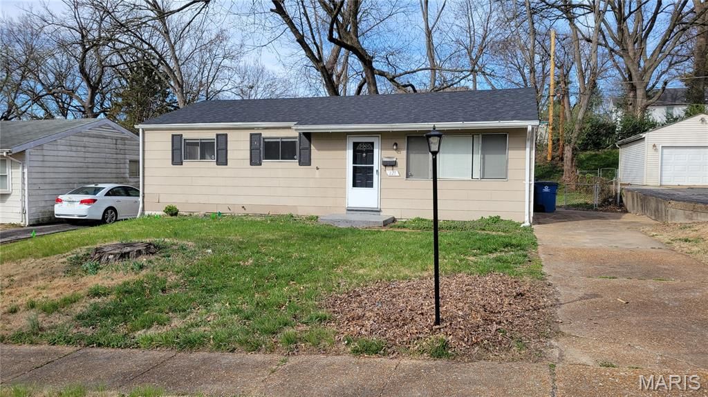 227 Meadowcrest Drive, Ferguson, MO 63135