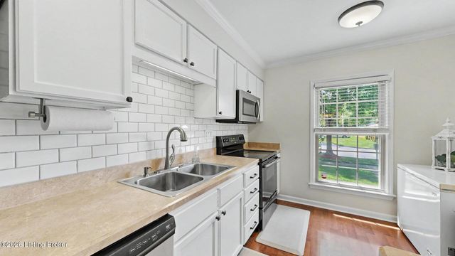 2713 Langdon Dr, Louisville, KY 40241