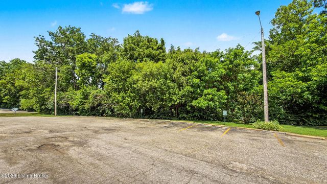 2713 Langdon Dr, Louisville, KY 40241