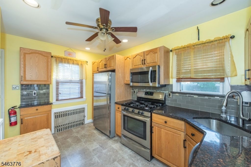 126 Hillman Dr, Elmwood Park Boro, NJ 07407 — photo 4