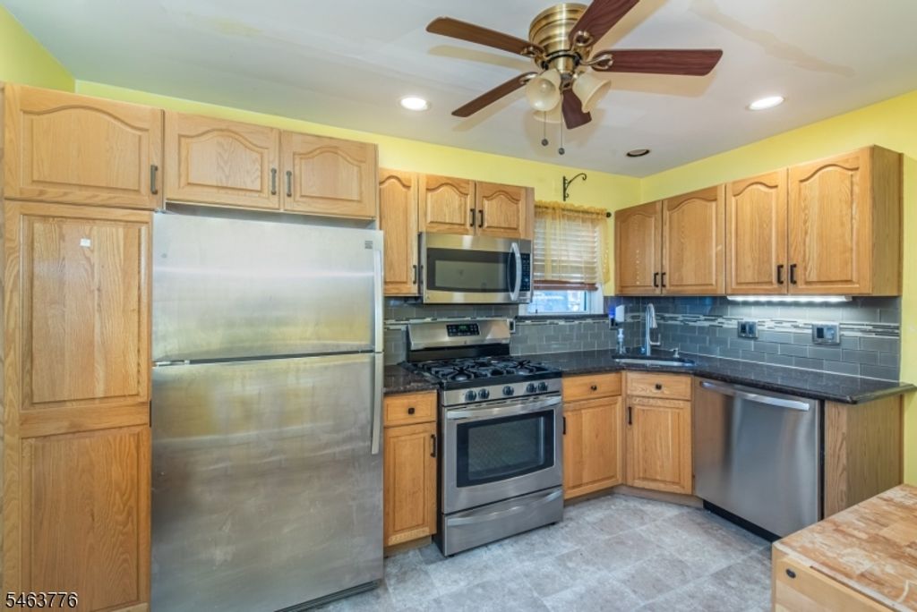 126 Hillman Dr, Elmwood Park Boro, NJ 07407 — photo 5