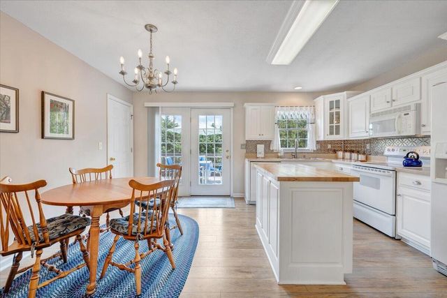 1700 Bluewater DR, Moneta, VA 24121