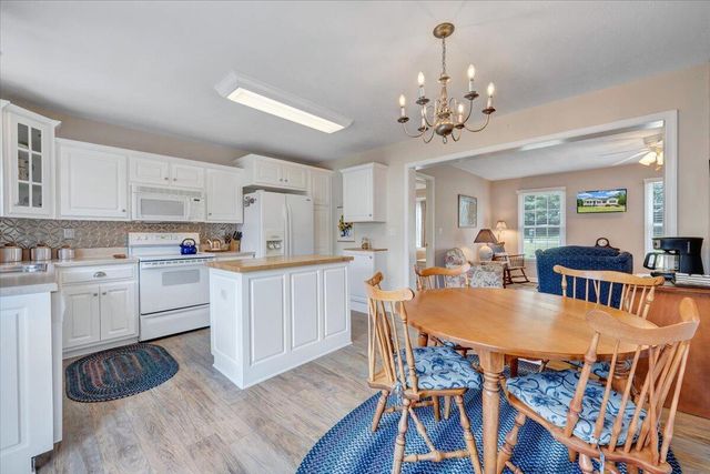 1700 Bluewater DR, Moneta, VA 24121