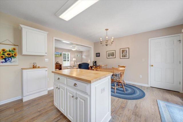 1700 Bluewater DR, Moneta, VA 24121