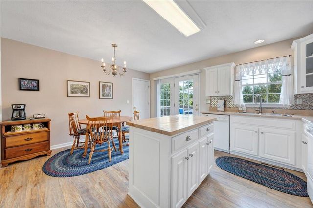 1700 Bluewater DR, Moneta, VA 24121