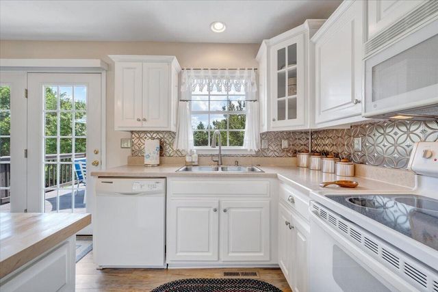 1700 Bluewater DR, Moneta, VA 24121